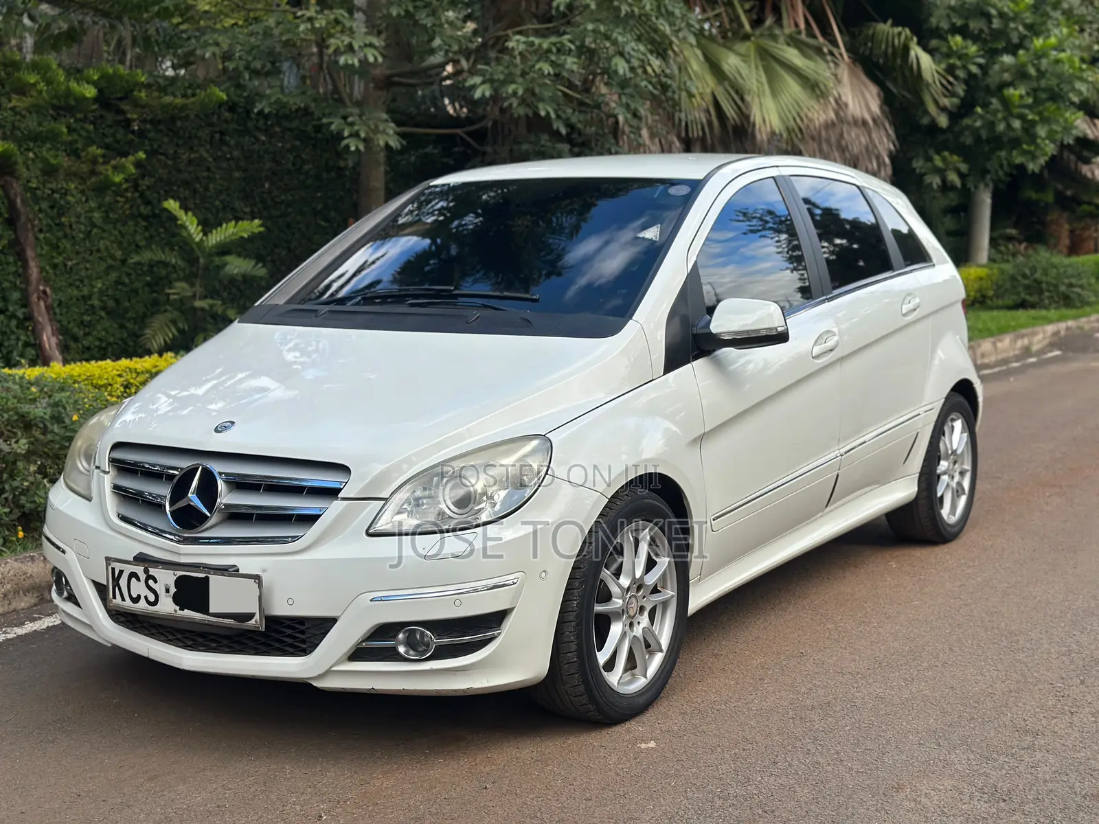 Mercedes-Benz B-Class B180 Petrol 2011 White