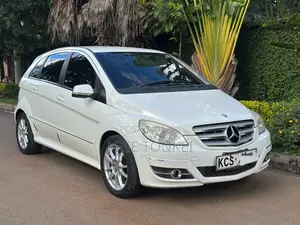 Mercedes-Benz B-Class B180 Petrol 2011 White