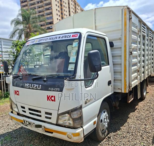 Isuzu NKR Local