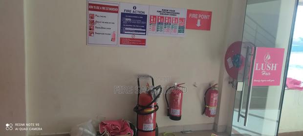 Fire Extinguisher - thumbnail 3