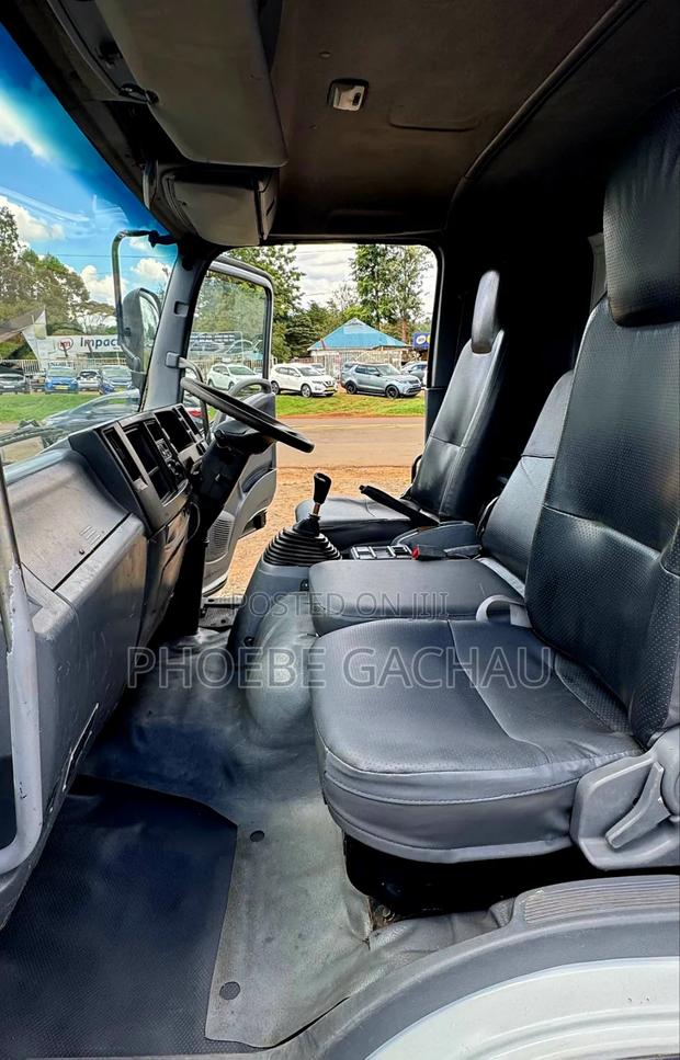 Isuzu FRR 90 2022 White - thumbnail 3