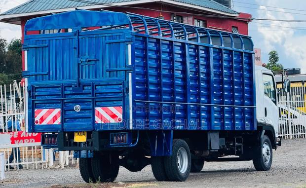 Isuzu FRR 90 2022 White - thumbnail 5
