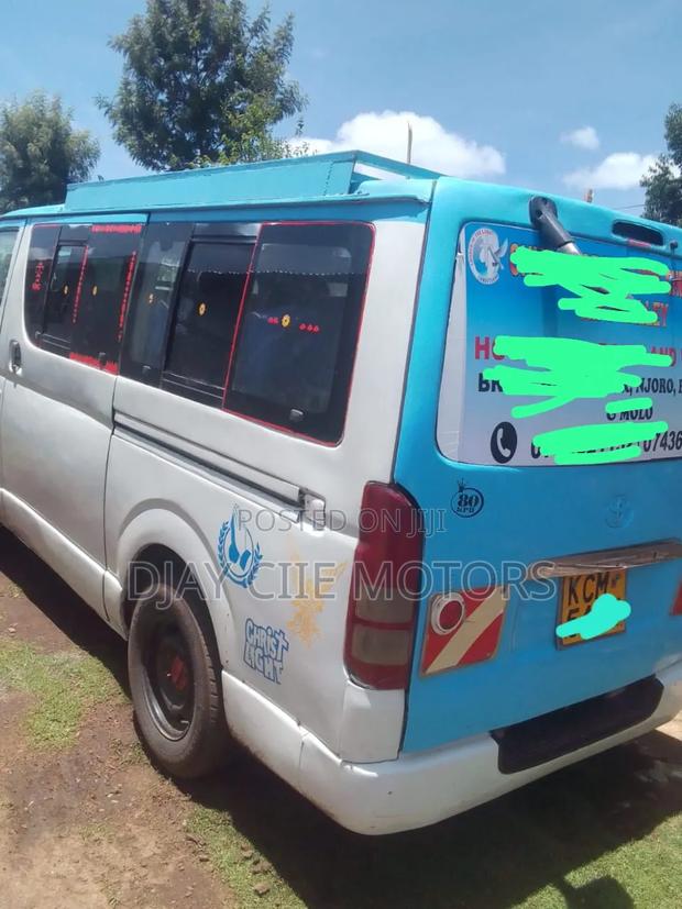 Toyota HiAce 2010 White - thumbnail 2