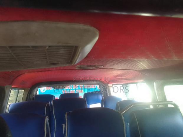 Toyota HiAce 2010 White - thumbnail 5