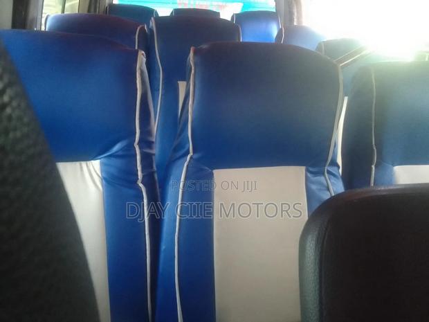 Toyota HiAce 2010 White - thumbnail 8