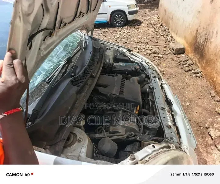 Toyota Vitz 2006 Silver