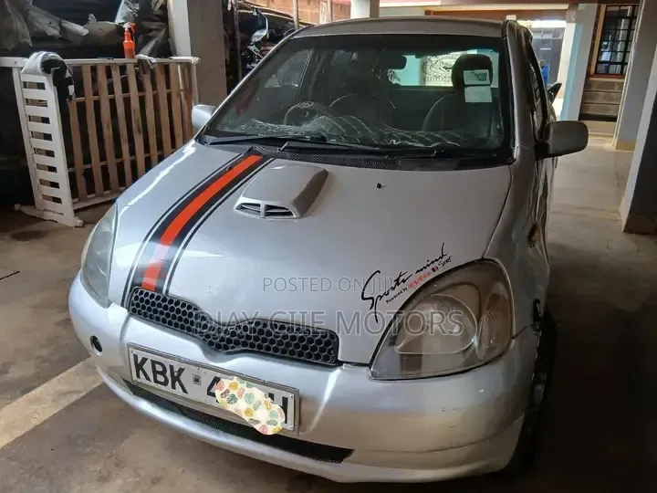 Toyota Vitz 2006 Silver