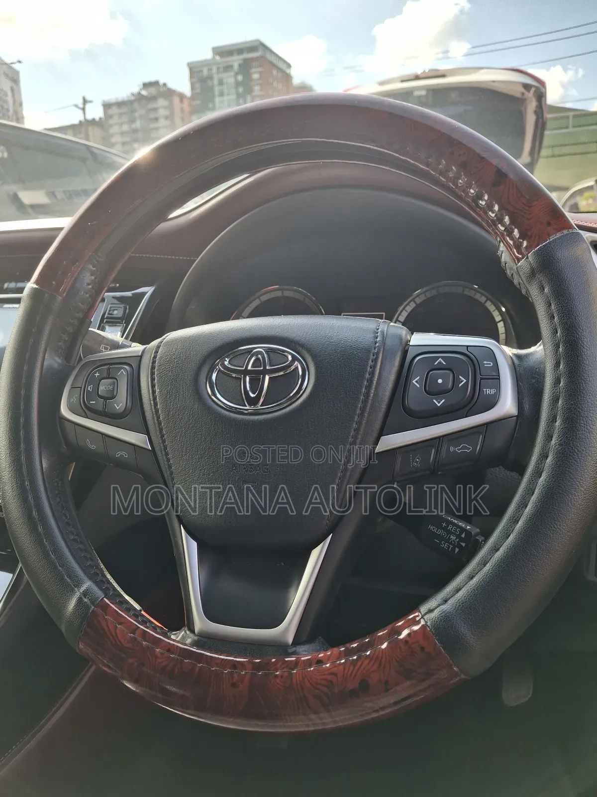 Toyota Harrier 2.0 2019 White