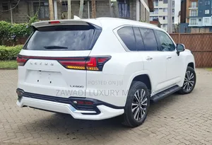Lexus LX 600 2022 White