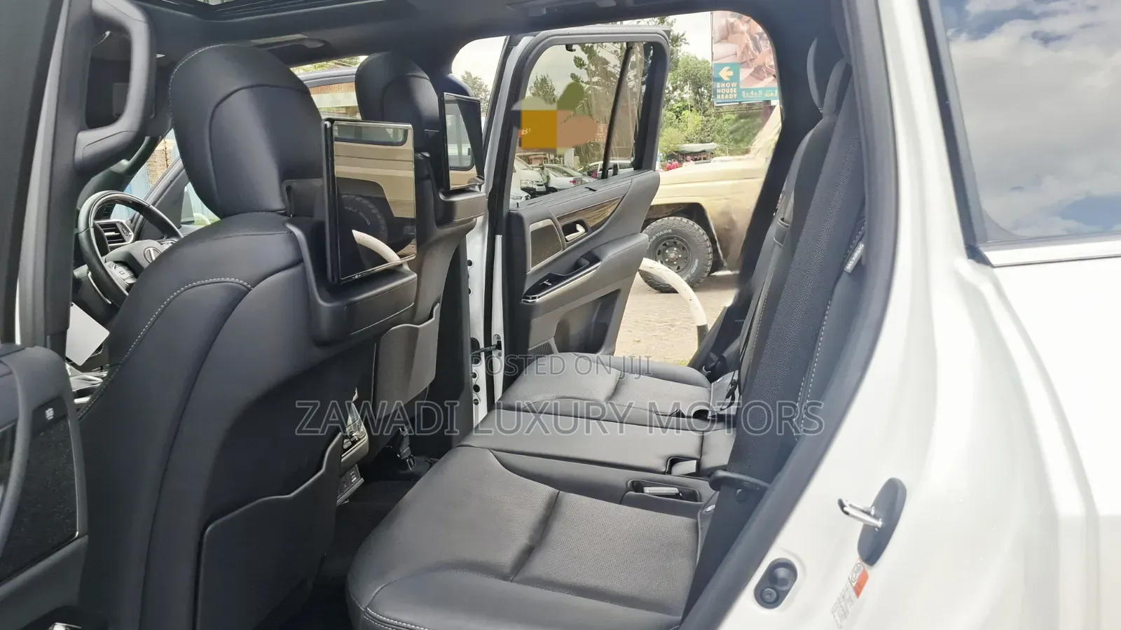 Lexus LX 600 2022 White