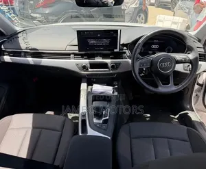 Audi A4 2.0T Premium FWD 2019 White