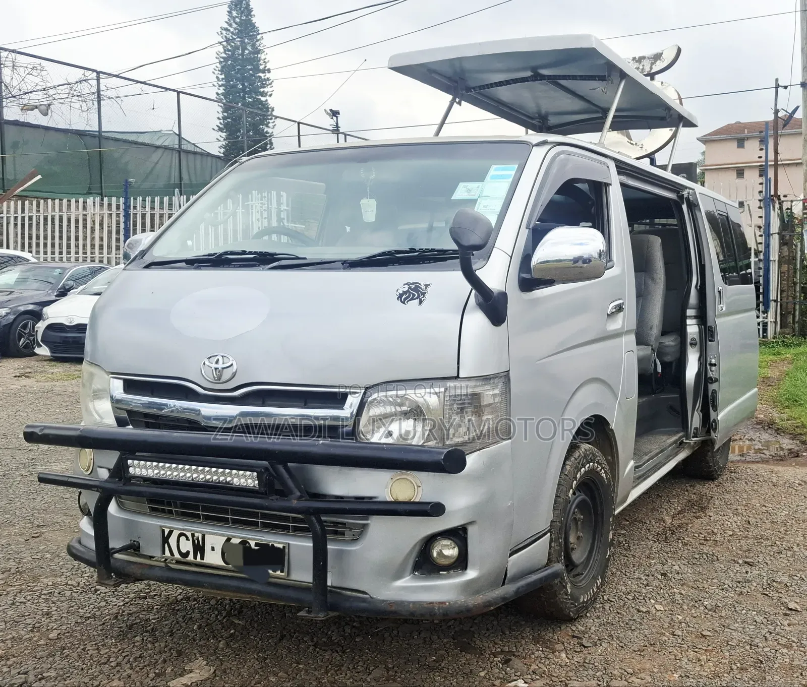 Toyota HiAce 2012 Silver
