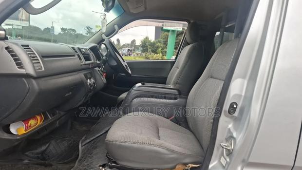 Toyota HiAce 2012 Silver - thumbnail 6