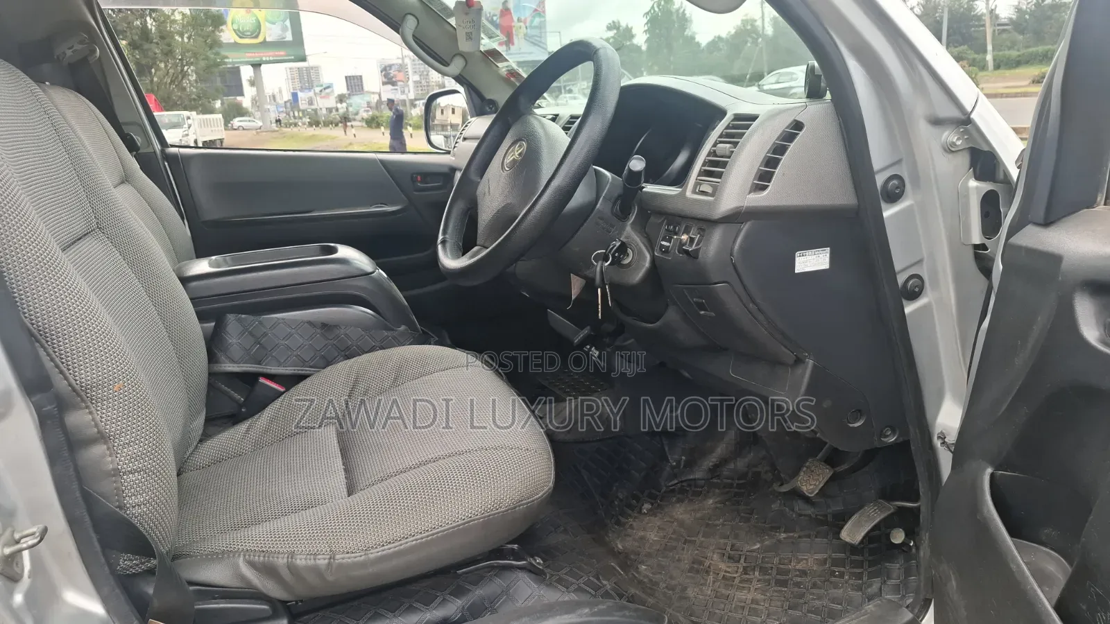 Toyota HiAce 2012 Silver