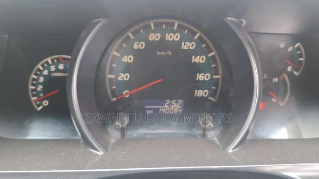 Toyota HiAce 2012 Silver - thumbnail 11