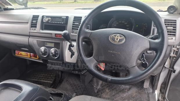 Toyota HiAce 2012 Silver - thumbnail 12