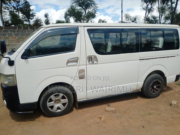 Toyota HiAce 2011 White - thumbnail 2