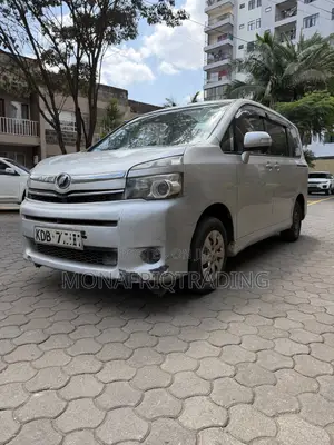 Toyota Voxy 2013 Silver