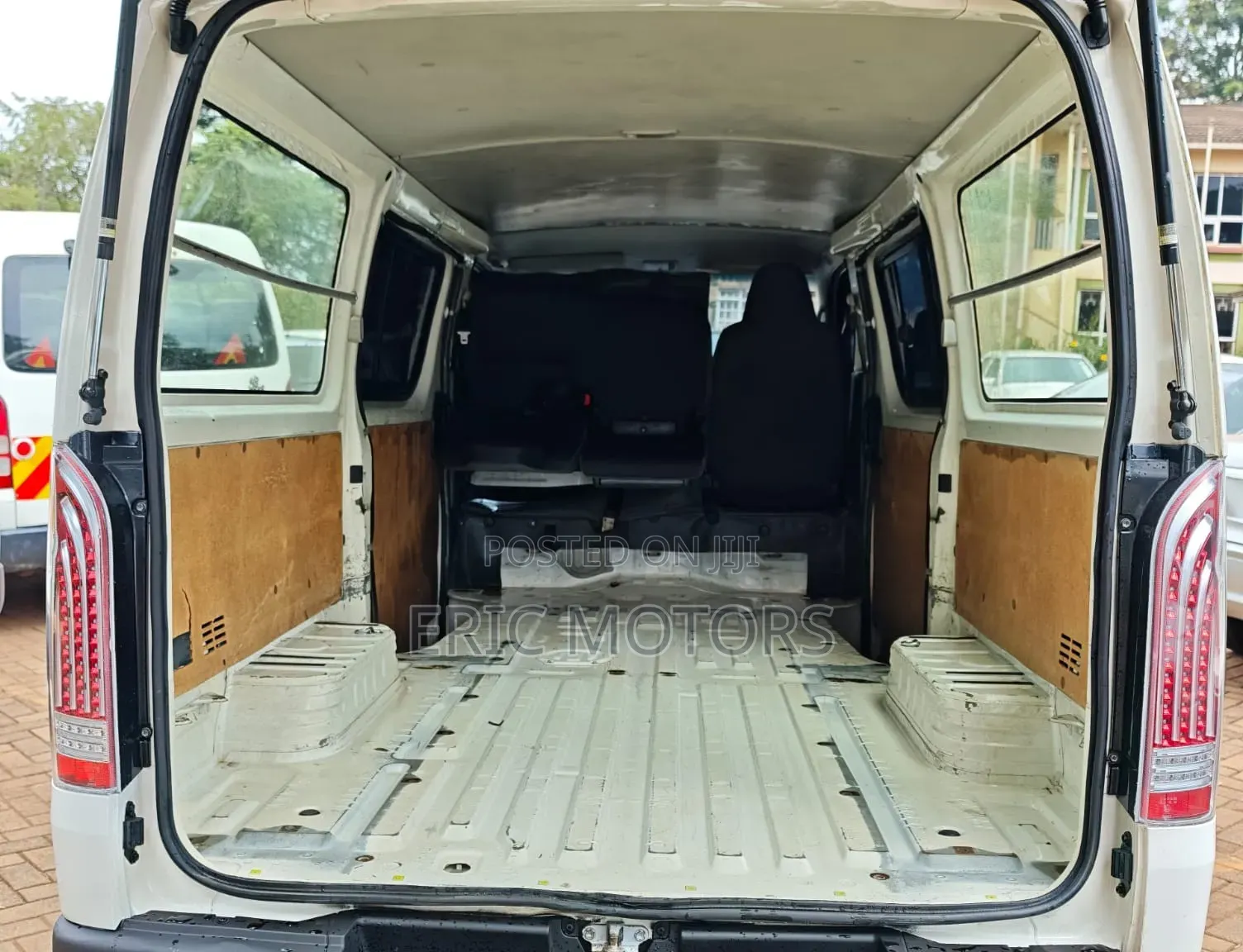 Toyota HiAce 2014