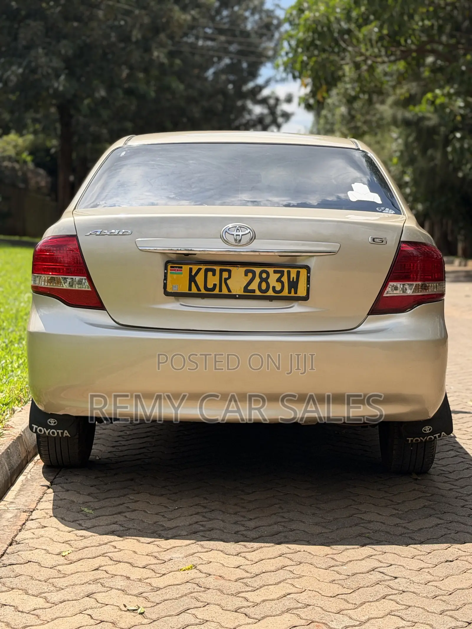Toyota Axio 2011 Gold