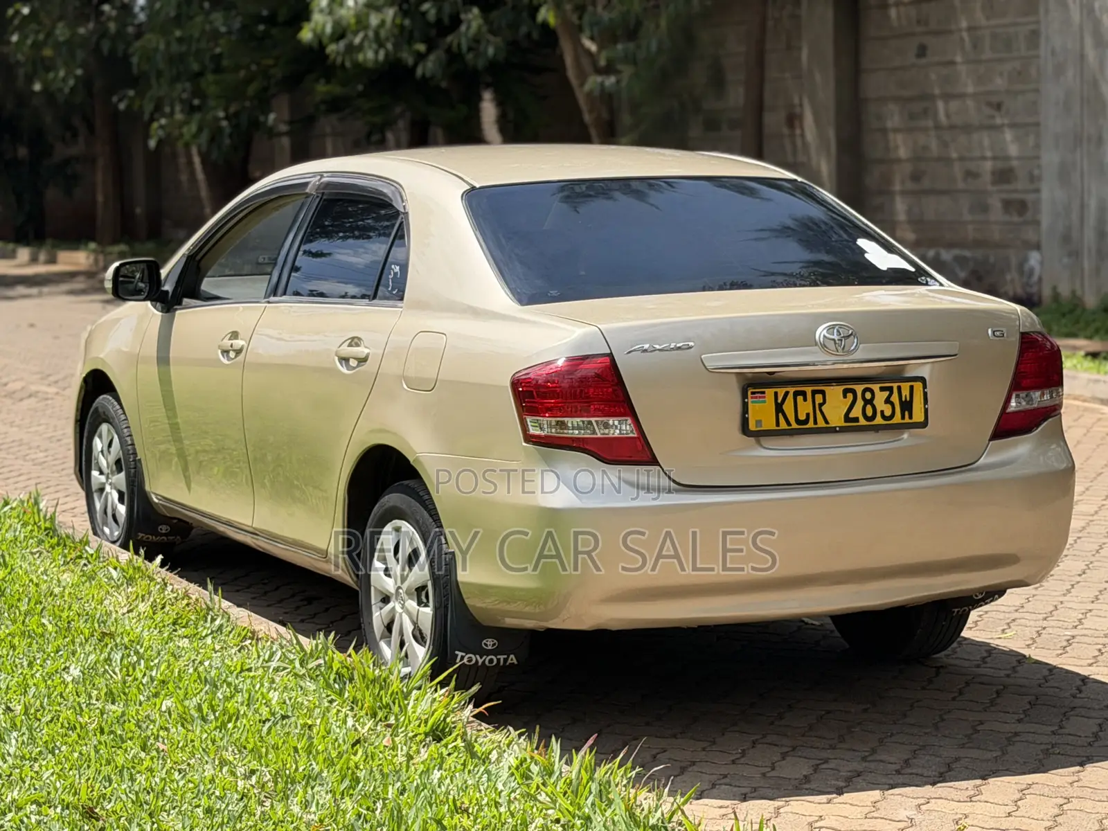 Toyota Axio 2011 Gold