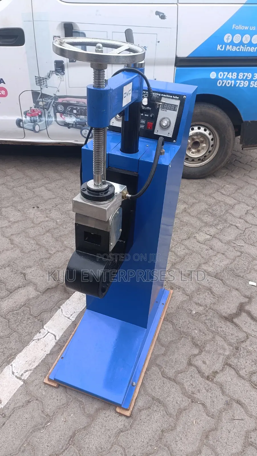 Tyre Vulcanizing Machine