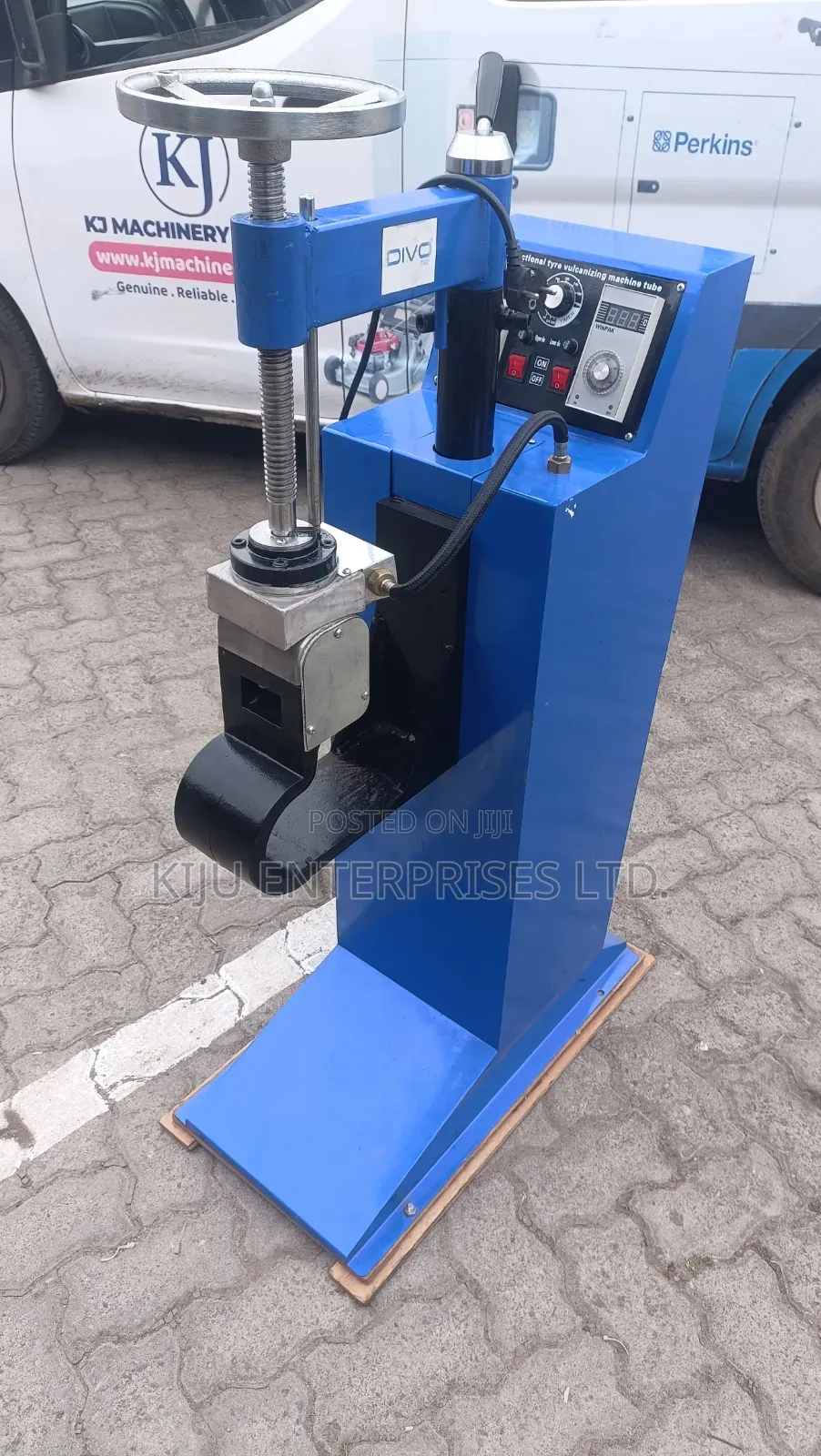 Tyre Vulcanizing Machine