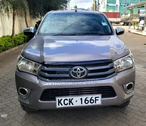 Toyota Hilux 2016 Gray