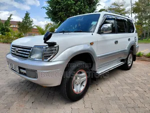 Toyota Land Cruiser Prado 2000 White