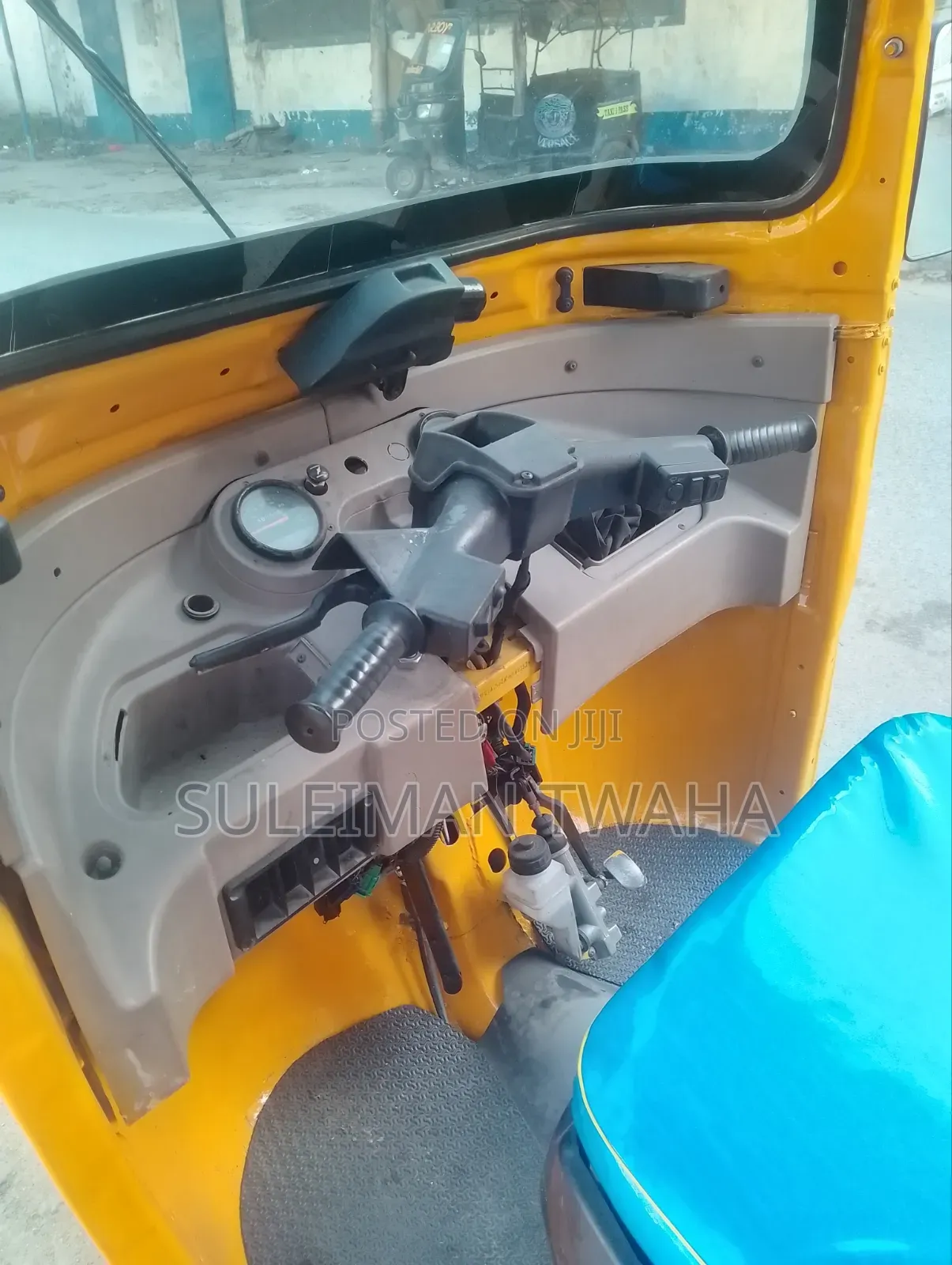 Bajaj RE 2019 Yellow