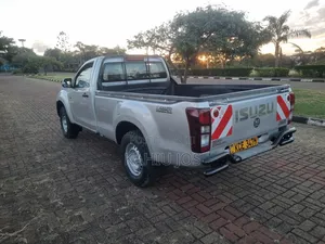 Isuzu D-MAX 2015 Silver
