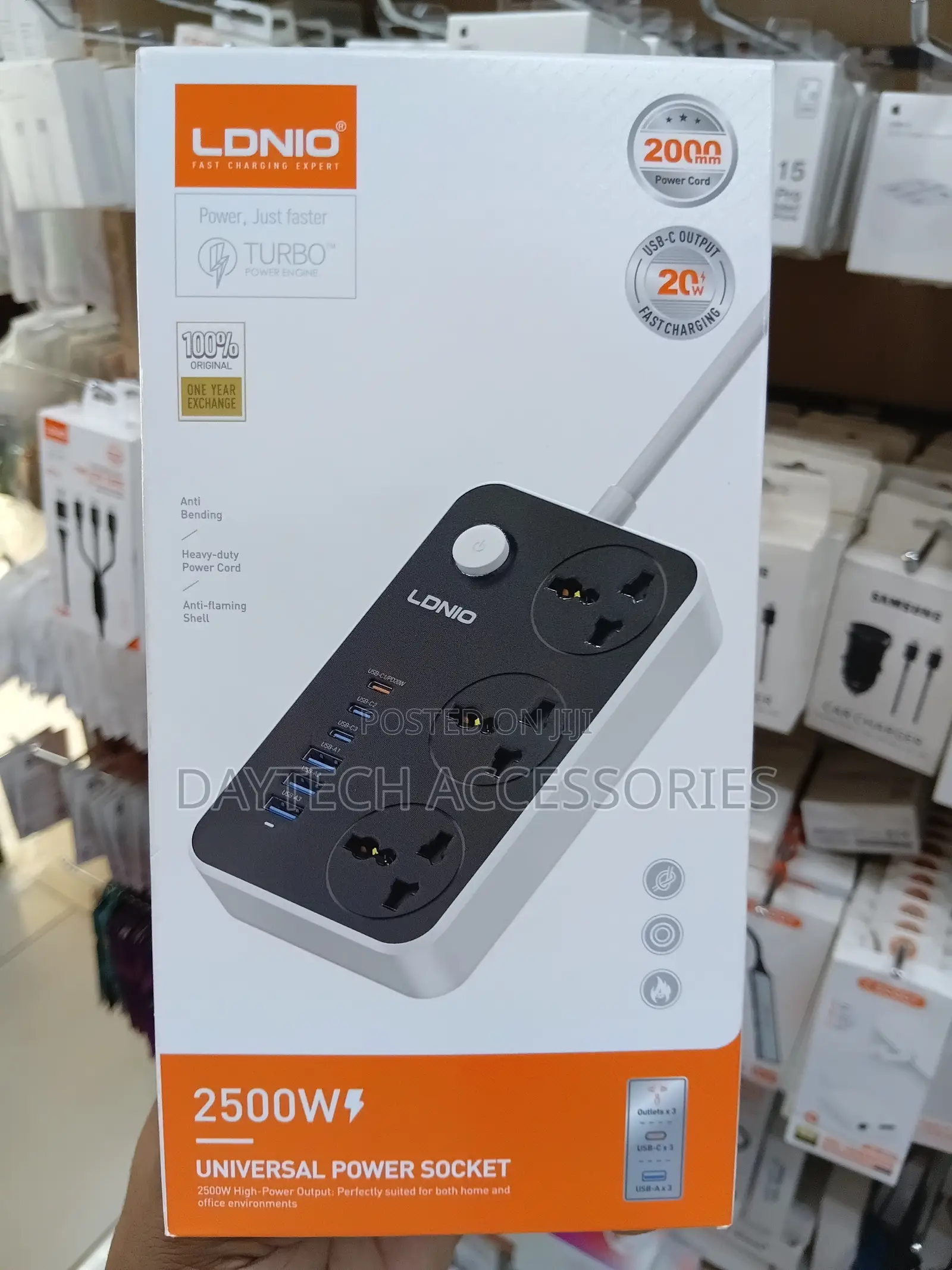 Ldnio Sc3604 Universal Power Socket With a Black and White Design.