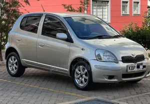 Toyota Vitz 2004 Silver