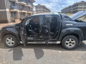 Isuzu D-MAX 2014 Gray