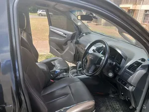 Isuzu D-MAX 2014 Gray