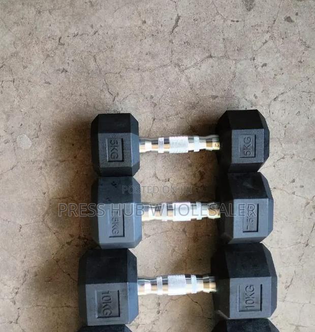 7.5kg Rubber-Coated Hexagon Dumbbells.