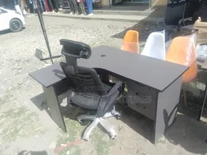 Offce Desk and Headrest Chair L Shaped 4×4ft