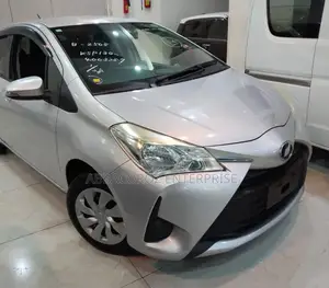 Toyota Vitz 2018 Silver