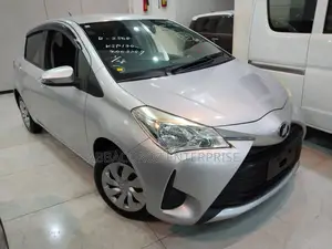 Toyota Vitz 2018 Silver