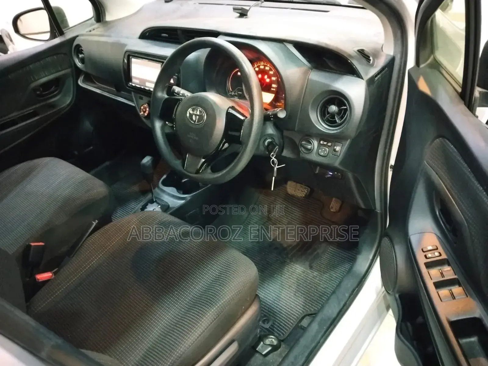 Toyota Vitz 2018 Silver