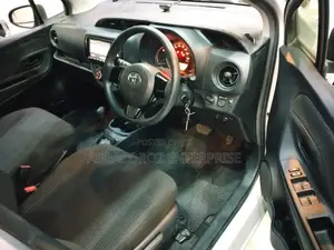 Toyota Vitz 2018 Silver