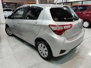Toyota Vitz 2018 Silver