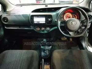 Toyota Vitz 2018 Silver