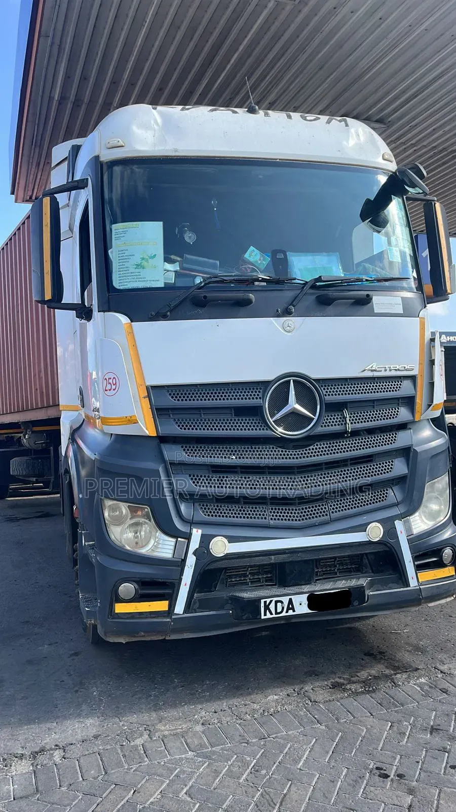 Clean Actros Mp4 Complete With Zg Skeleton Trailer