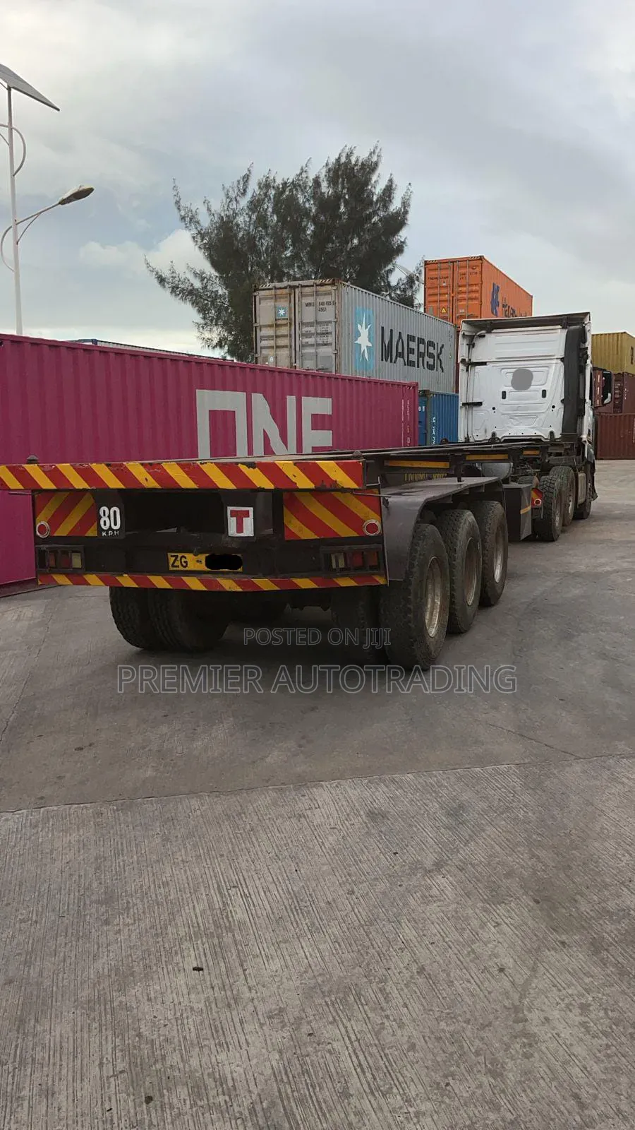 Clean Actros Mp4 Complete With Zg Skeleton Trailer