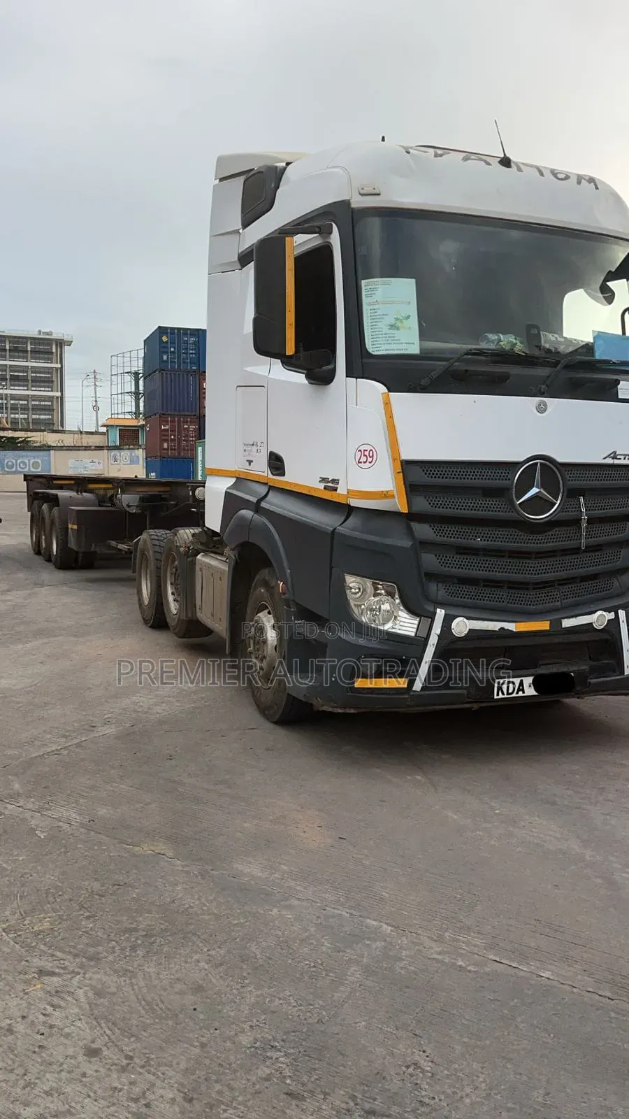 Clean Actros Mp4 Complete With Zg Skeleton Trailer