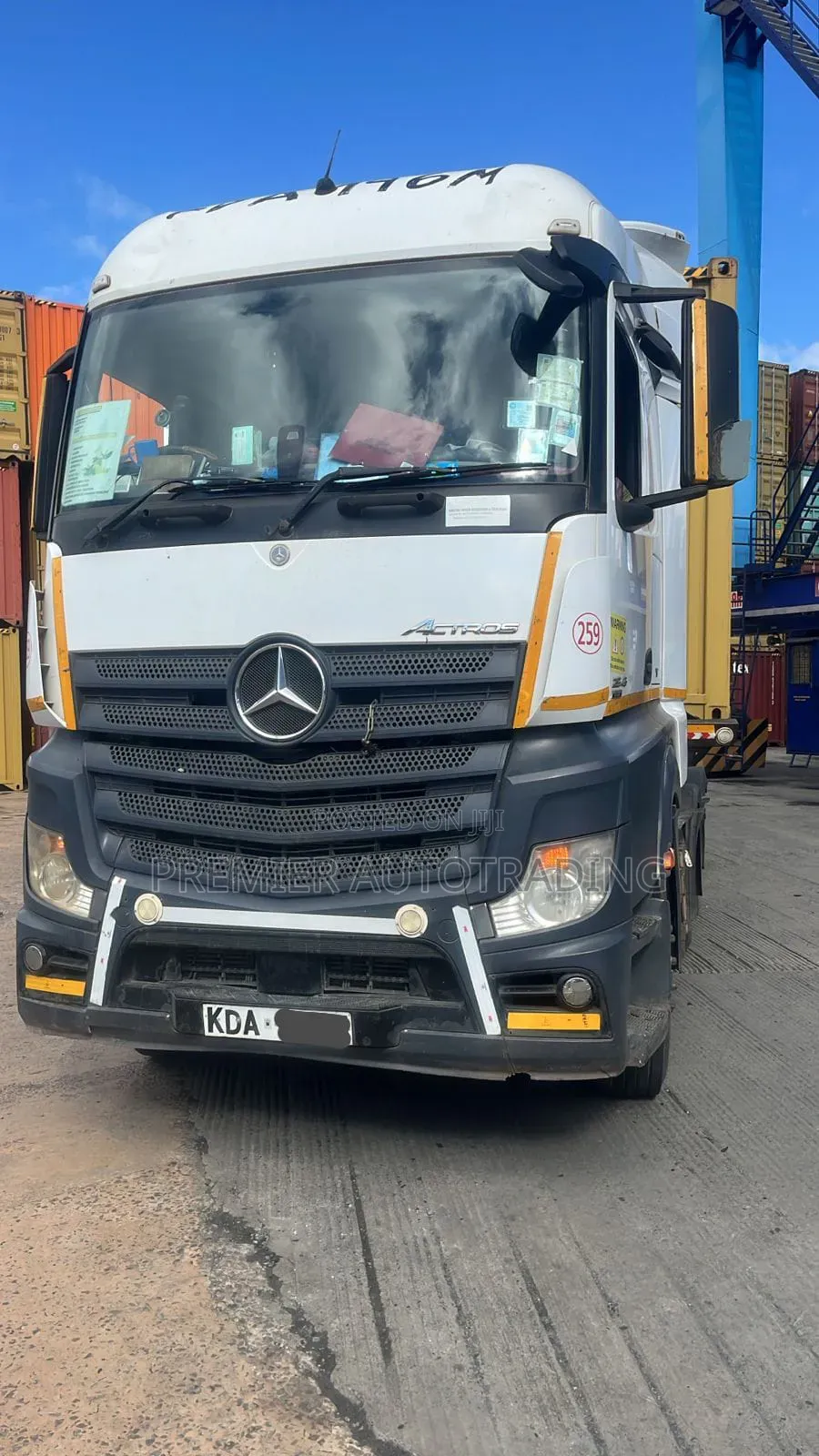 Clean Actros Mp4 Complete With Zg Skeleton Trailer