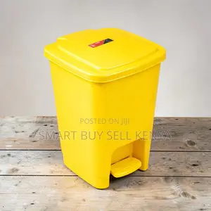 Hands-Free Hard Plastic 30l Step Pedal Waste Dust Bin for Medical Use