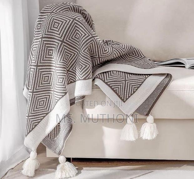 Diamond Knit Throw Blankets With Pendant Tassels - thumbnail 2