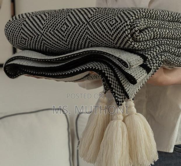 Diamond Knit Throw Blankets With Pendant Tassels - thumbnail 4